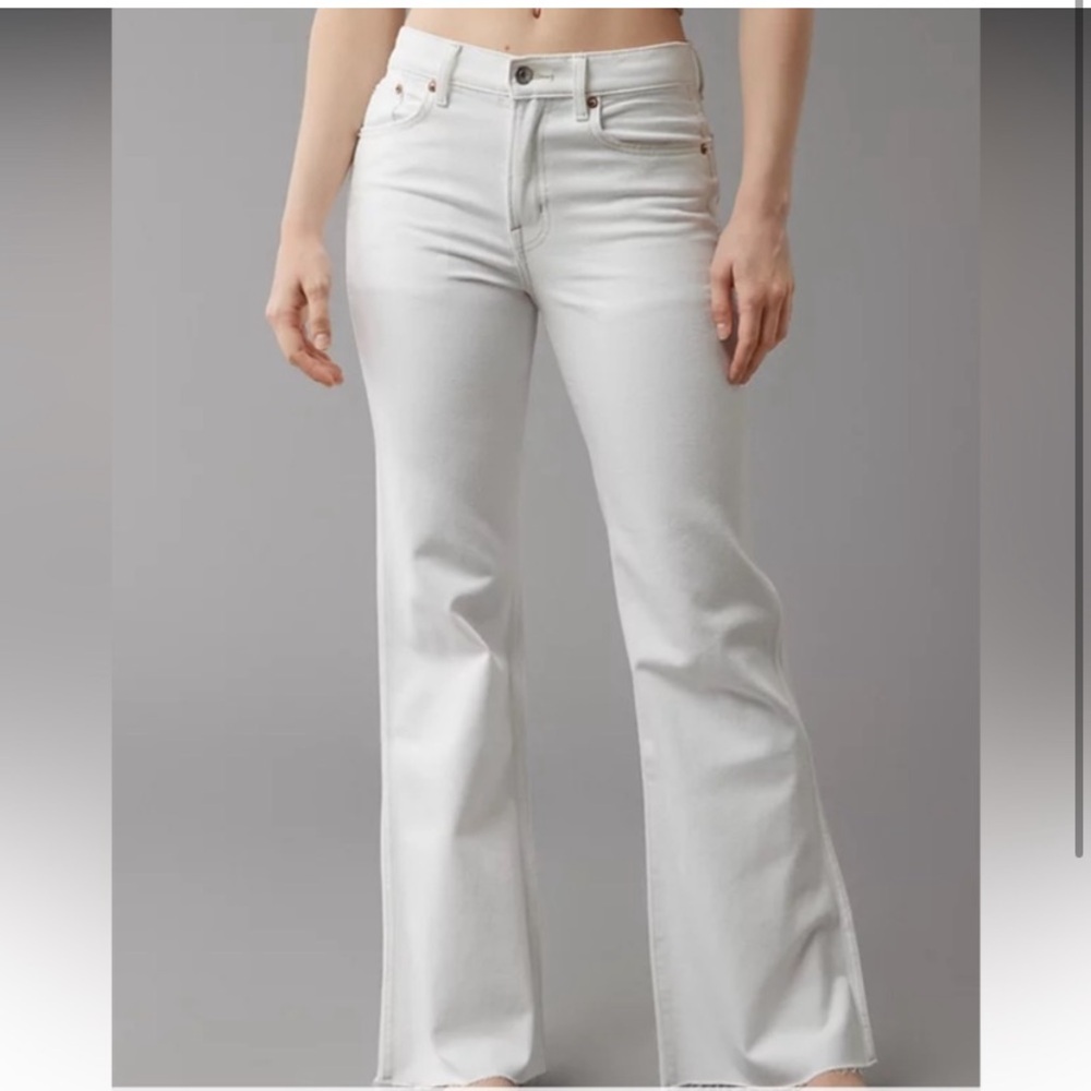 WOMEN’S AMERICAN EAGLE WHITE HIGHEST RISE FLARE JEANS